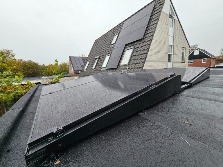 Zonnepanelen installatie plat dak en schuin dak